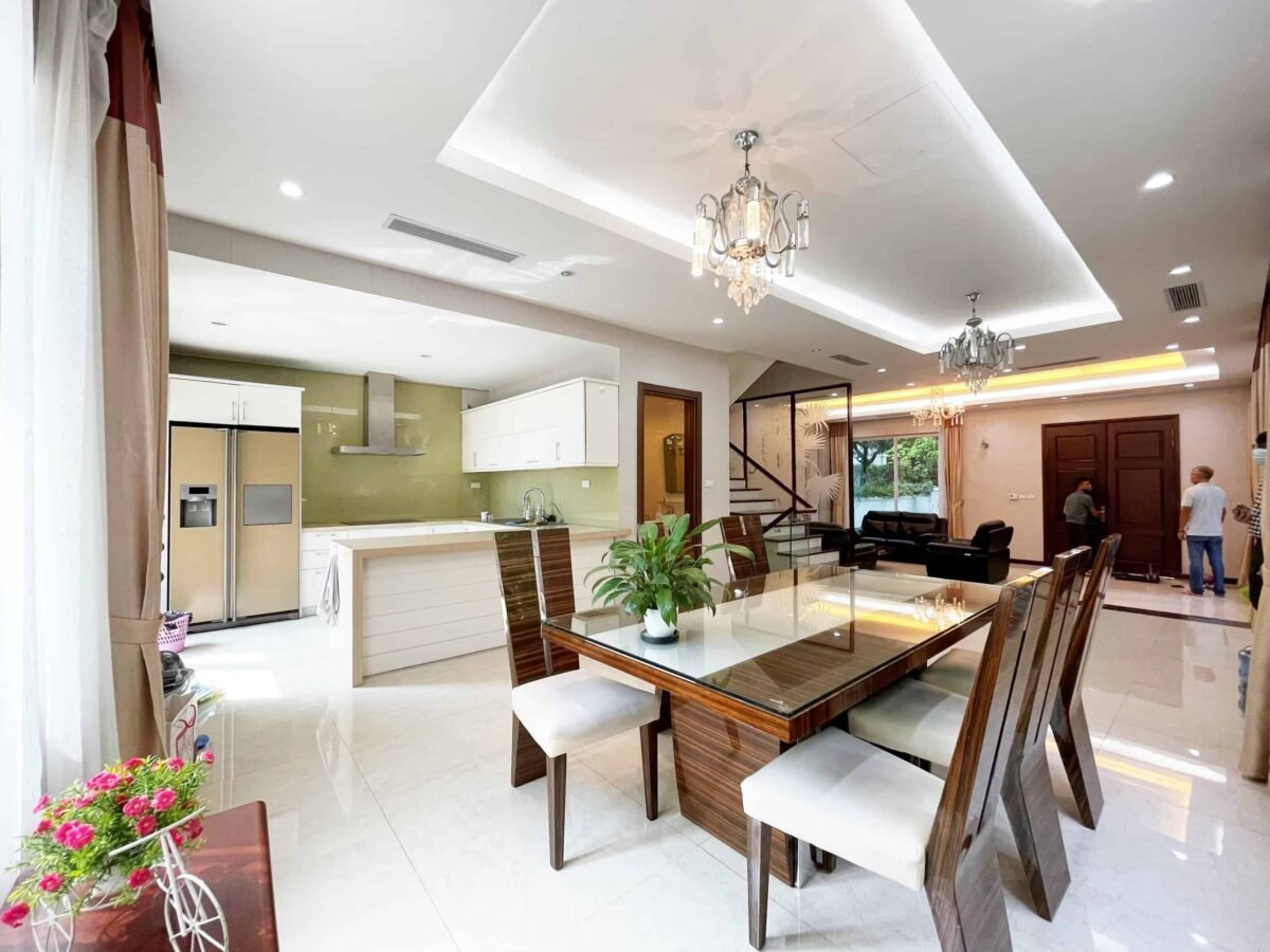Modern 4BR villa for rent in Vinhomes Riverside Hoa Lan (7)-min