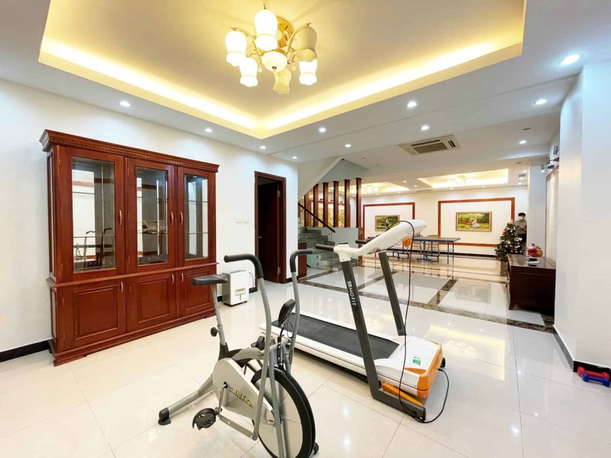 Modern 4BR villa for rent in Vinhomes Riverside Hoa Lan (9)-min
