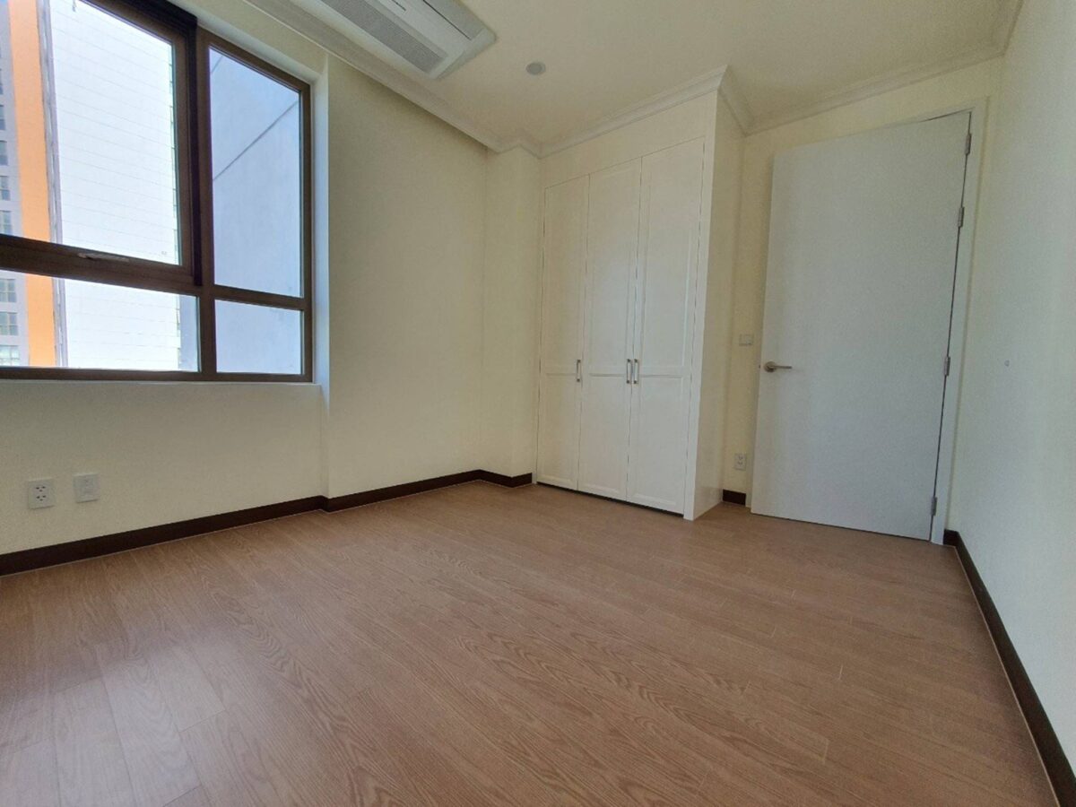 New fully furnished apartment in building 902, Daewoo Starlake for rent (9)