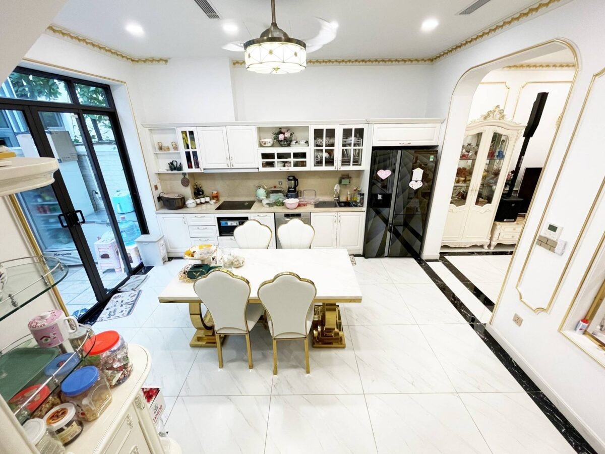 Rent this unique 3BRs villa in Phong Lan Street, Vinhomes The Harmony (7)
