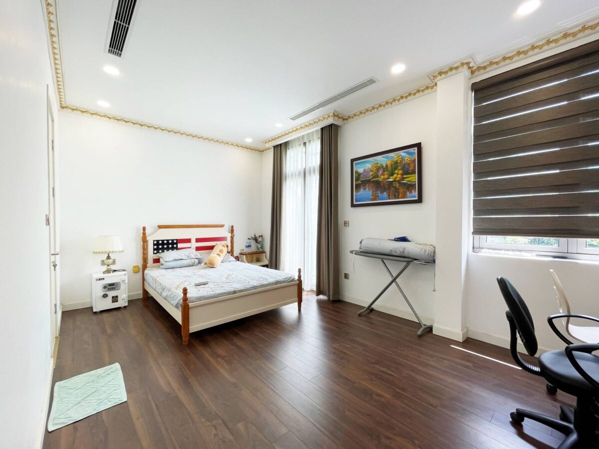 Rent this unique 3BRs villa in Phong Lan Street, Vinhomes The Harmony (8)