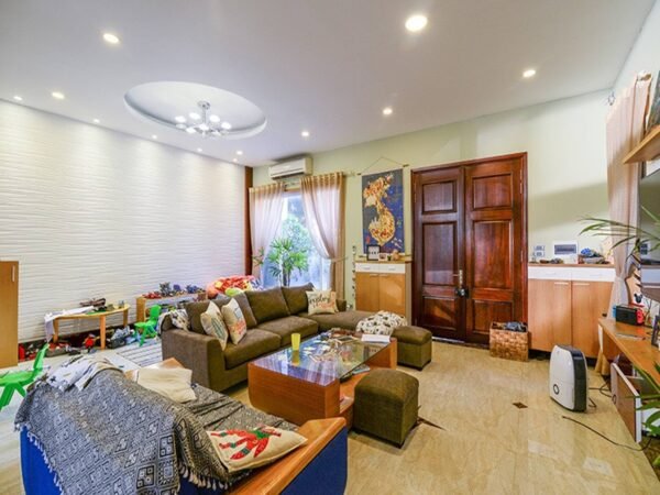 Rustic 4BRs villa for rent in Vinhomes Riverside Anh Dao (2)