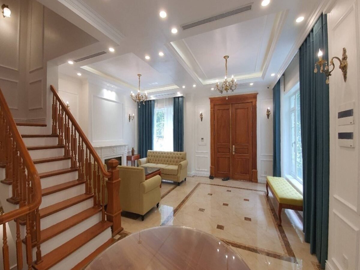 Beautiful Vinhomes Riverside villa for rent 200 sq.m - 3 bedrooms (2)