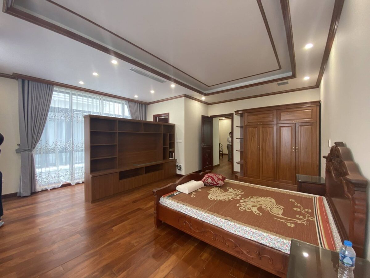 Classic 4BRs villa for rent in Nguyet Que Street, Vinhomes The Harmony (10)