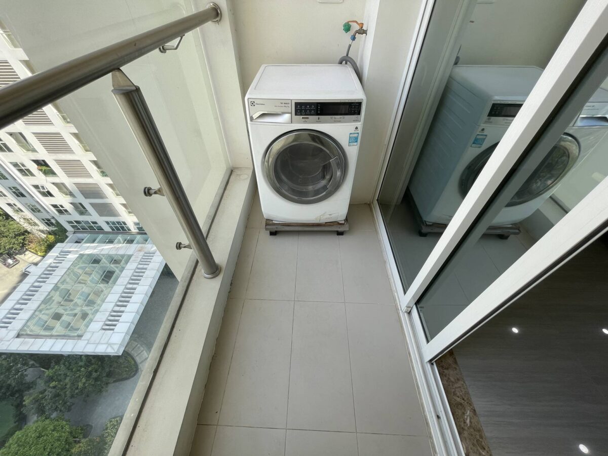 Exclusive renovated 1BR apartment for rent in The Link Ciputra (10)