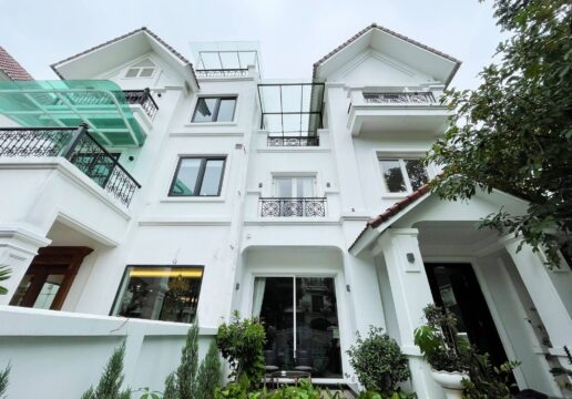 Impressive 4BRs villa for rent in Vinhomes Riverside (1)