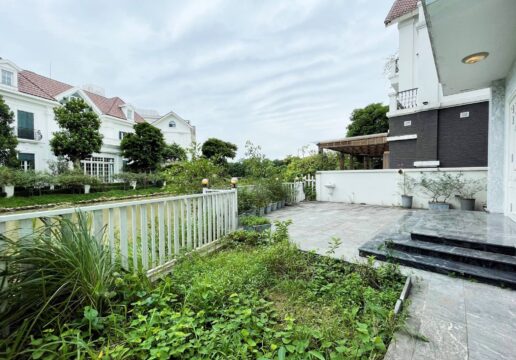 Royal single villa for rent in Vinhomes Riverside Huong Duong (1)
