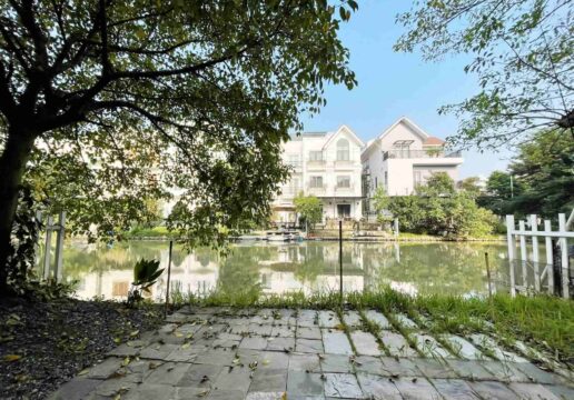 Simple furnished 4BRs villa for rent in Vinhomes River Hoa Sua (1)