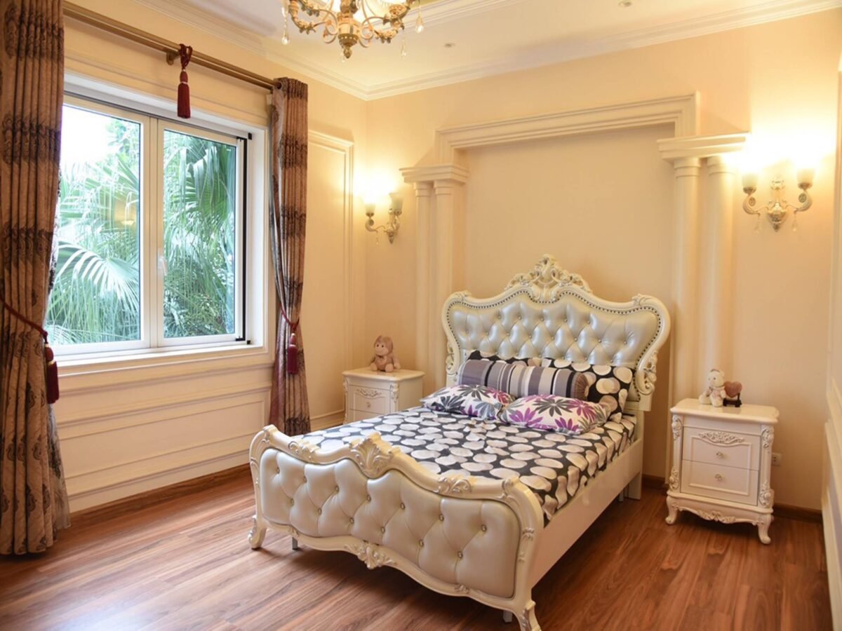 Solid 3-bedroom villa for rent in Vinhomes Riverside Hanoi (14)