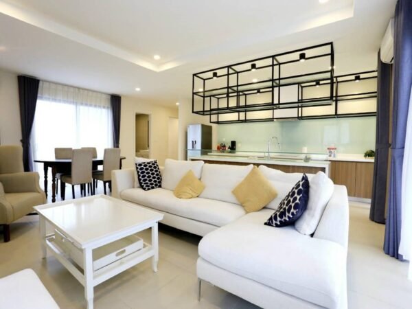 Spacious 3-bedroom apartment in Kosmo Tay Ho for rent (1)