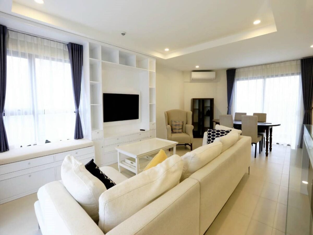 Spacious 3-bedroom apartment in Kosmo Tay Ho for rent (2)