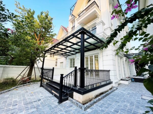 Stunning 300m2 unfurnished villa for rent in Vinhomes Riverside Long Bien (1)