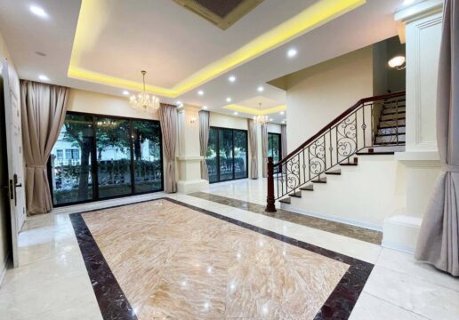 Unfurnished detached house for rent in Vinhomes Riverside, near BIS (1)