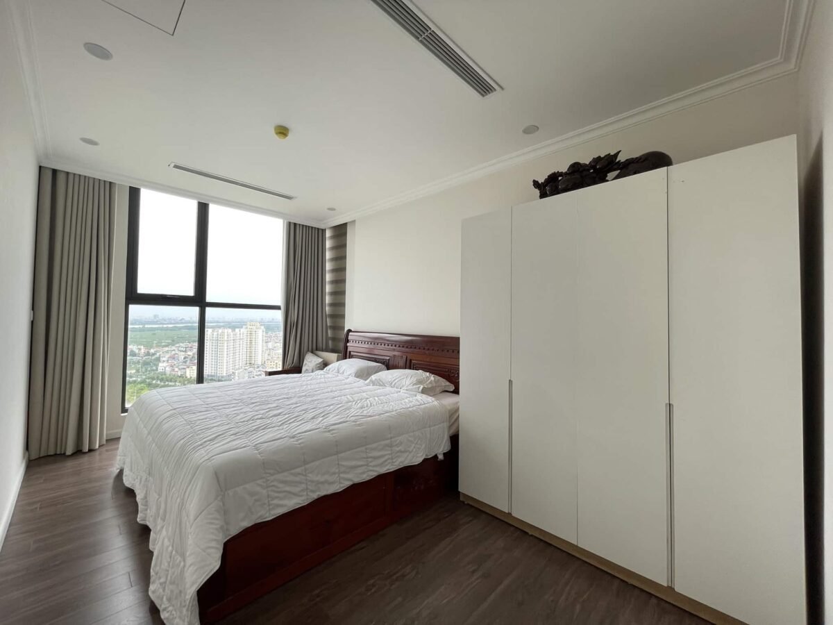 Cozy 3-bedroom apartment for rent in Sunshine Riverside (9)