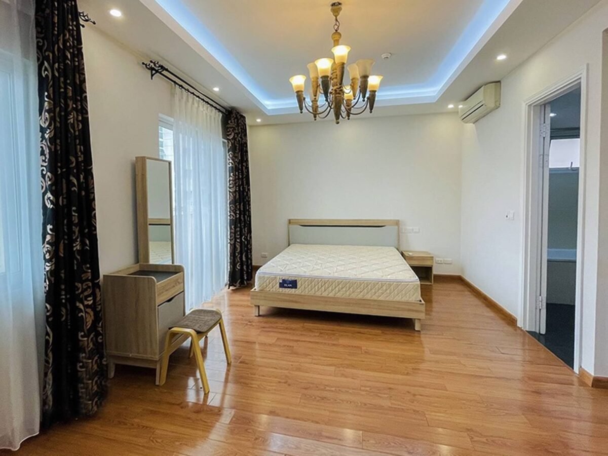 Lovely apartment for rent in E5 Ciputra, near UNIS Hanoi (5)