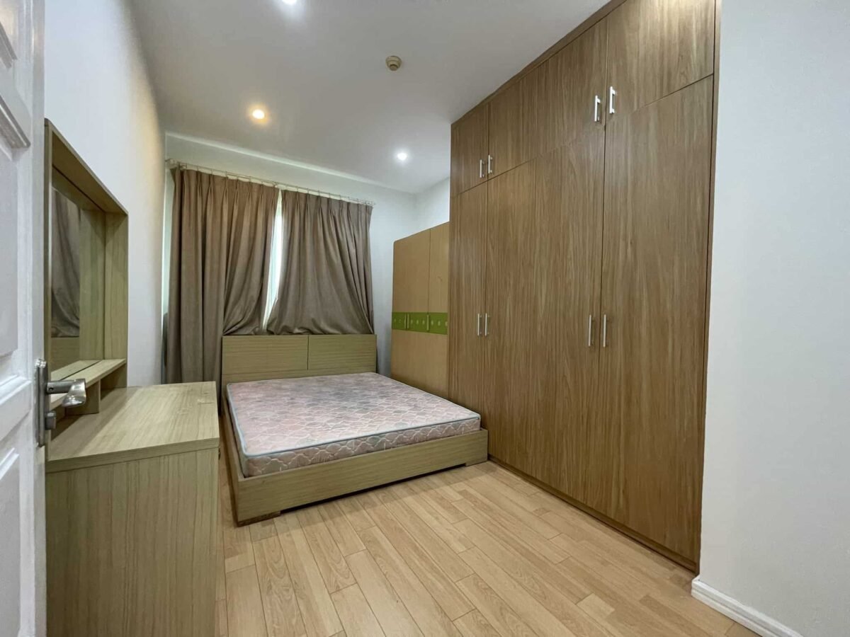 Reasonable 4BRs apartment for rent in E4 Ciputra (18)
