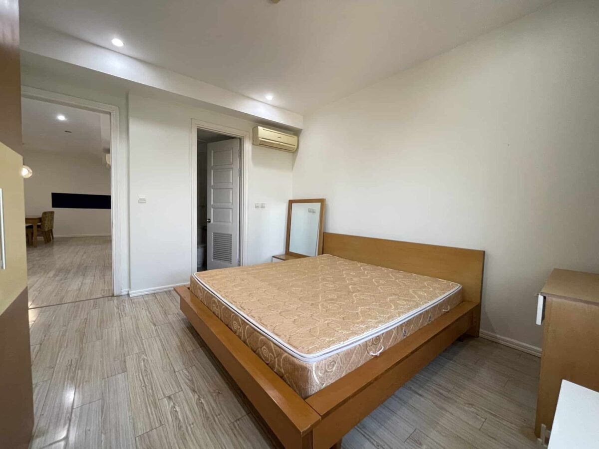 Reasonable 4BRs apartment for rent in E4 Ciputra (22)