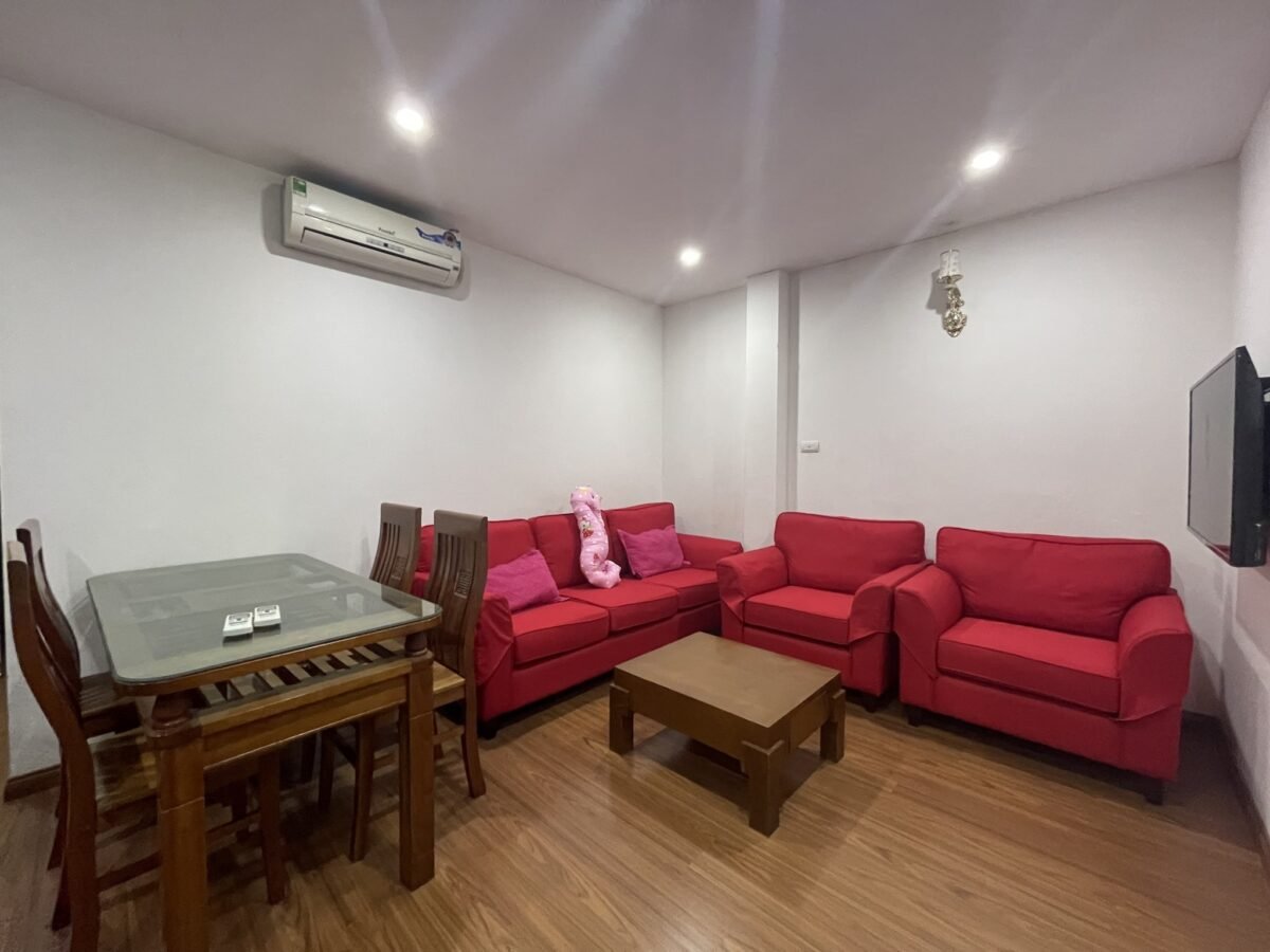 Very cheap 1BR serviced apartment for rent in Tu Hoa Street, Tay Ho District (1)