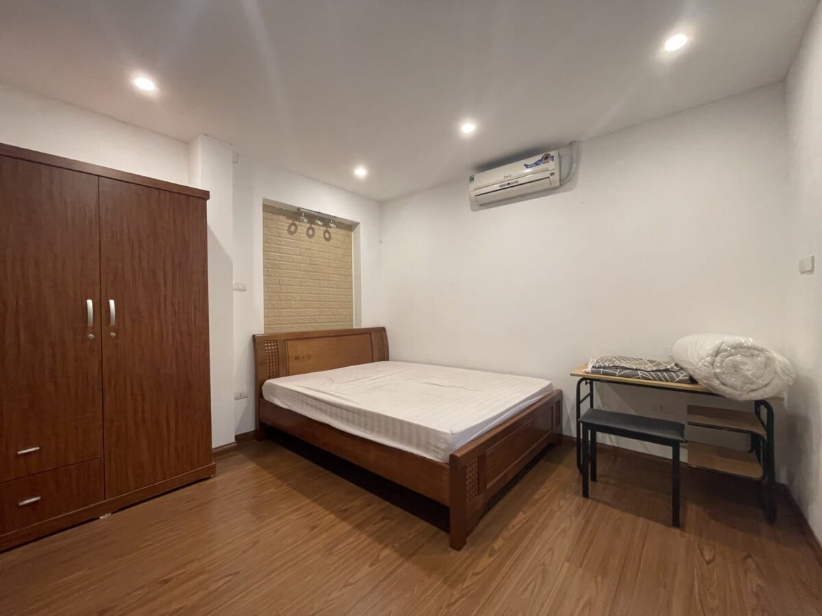 Very cheap 1BR serviced apartment for rent in Tu Hoa Street, Tay Ho District (8)