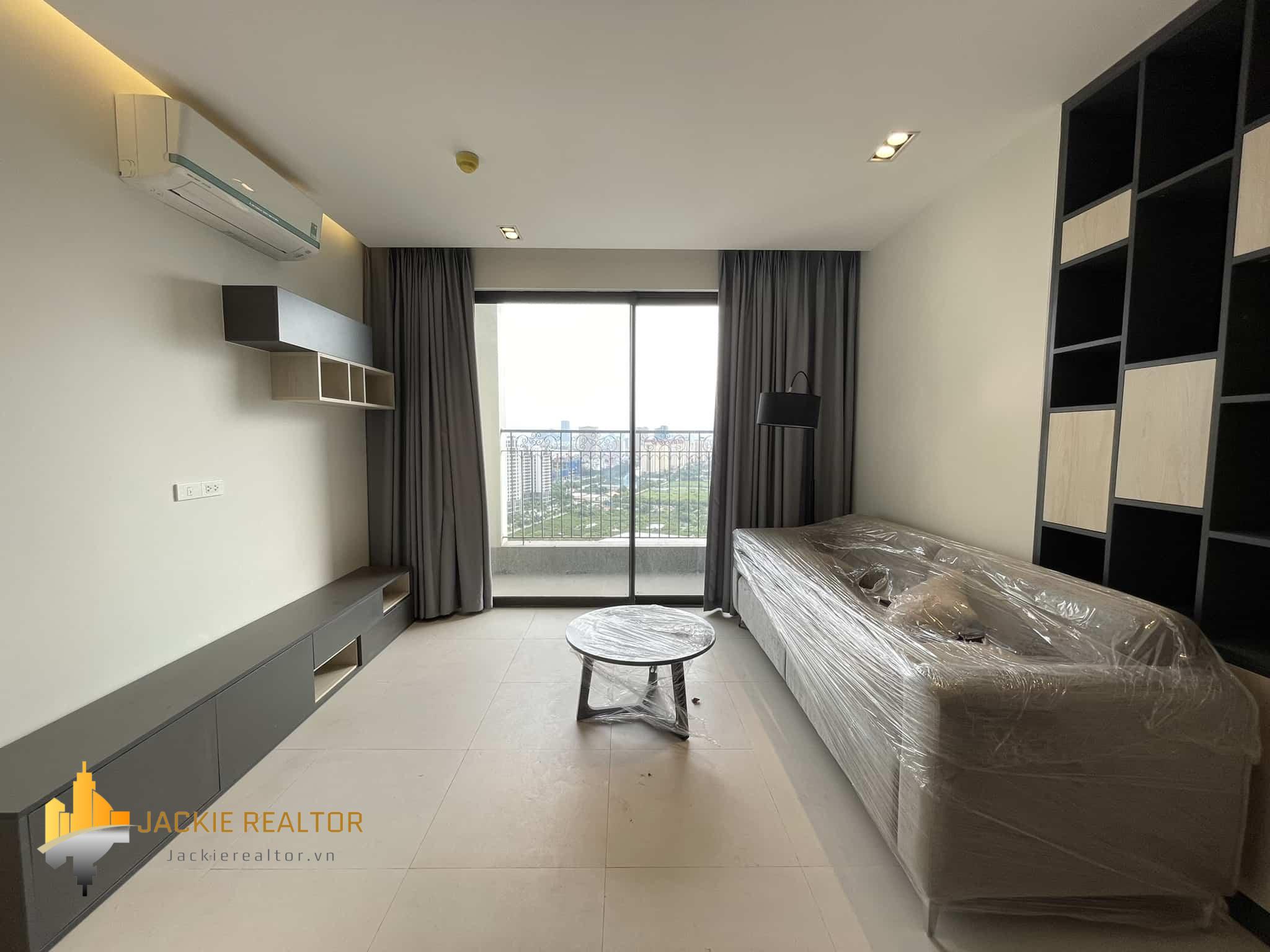 Well-renovated 3BRs apartment for rent at Sunshine Riverside (1)