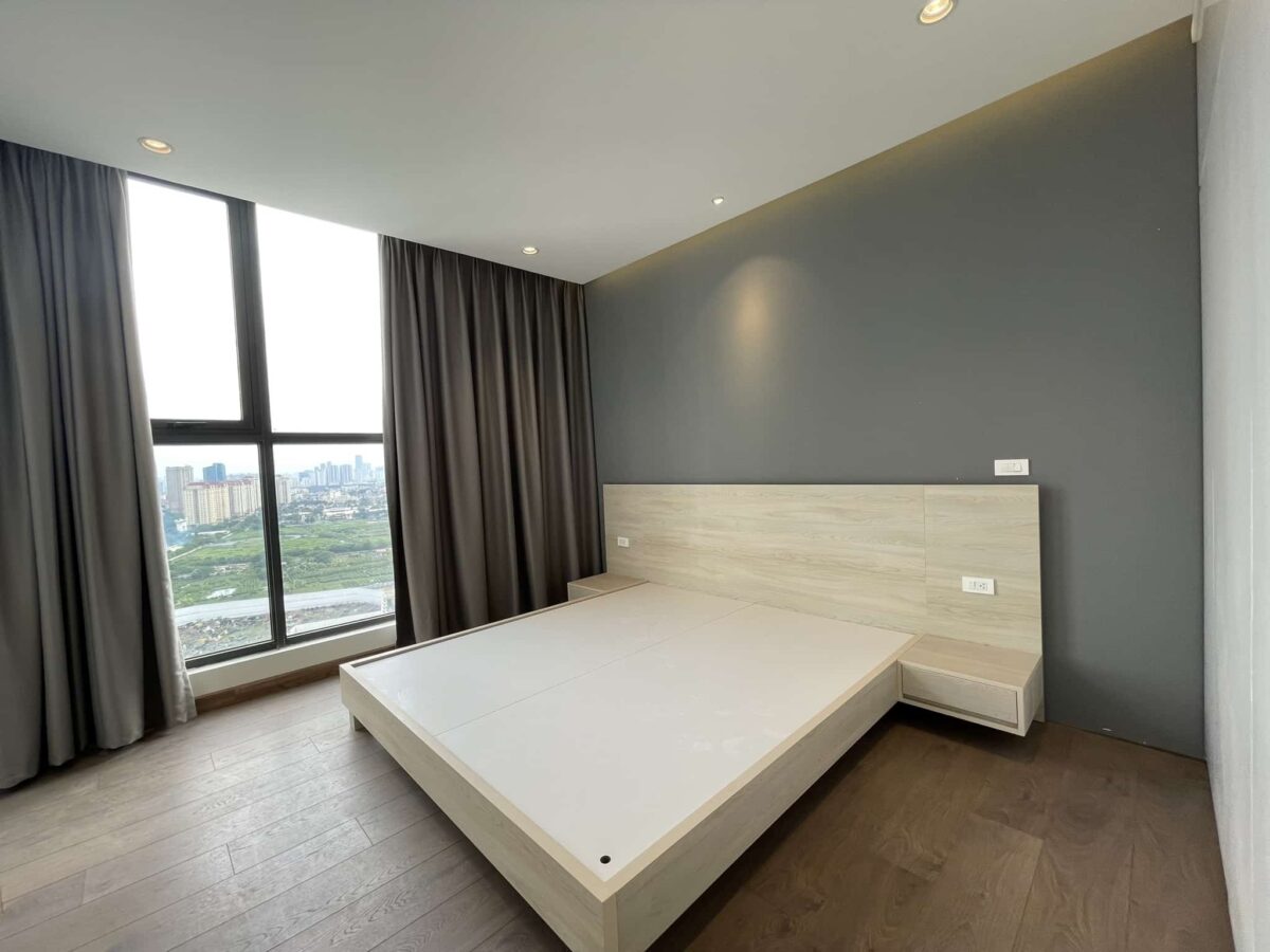 Well-renovated 3BRs apartment for rent at Sunshine Riverside (5)