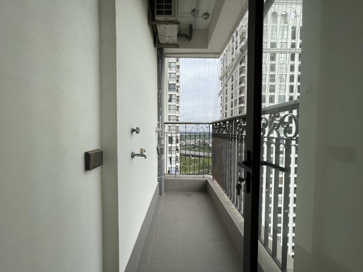 Well-renovated 3BRs apartment for rent at Sunshine Riverside (7)