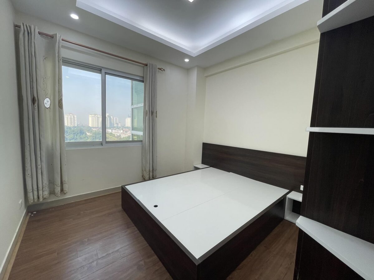 Big 3BRs apartment for lease in E4 Ciputra (8)