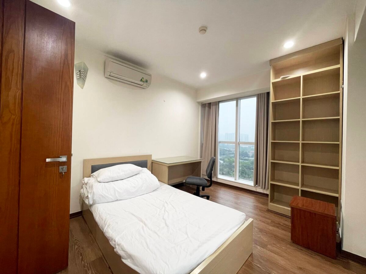 Large 3-bedroom apartment for rent with cheap price in L1 Ciputra (17)