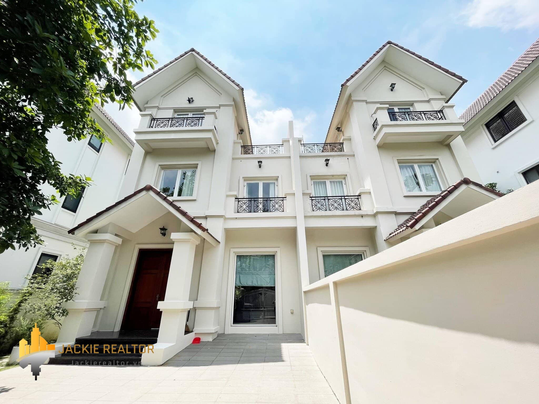 Marvelous semi-detached house in Vinhomes Riverside for rent (1)