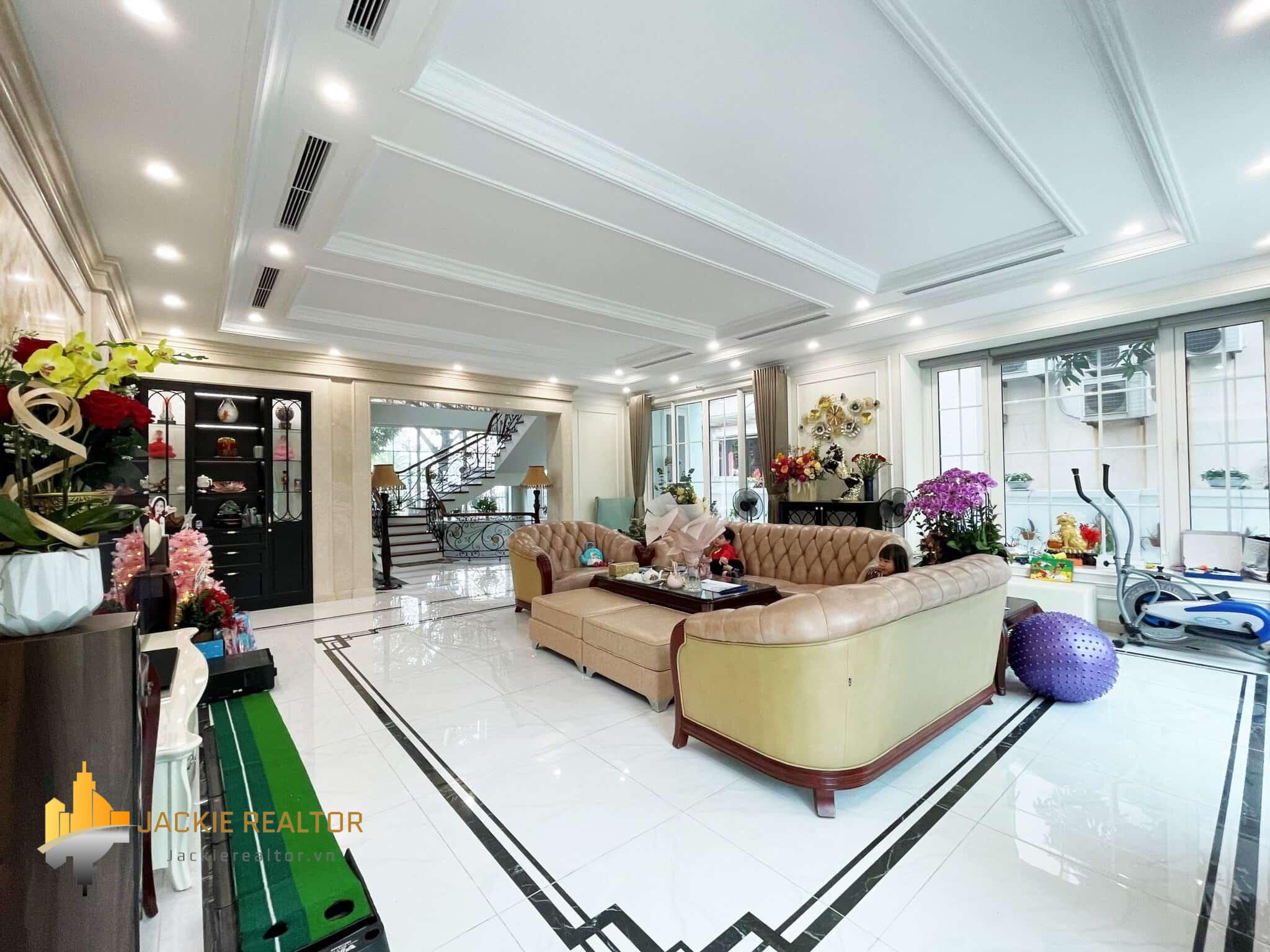 Newly furnished detached house for rent in Vinhomes Riverside (1)
