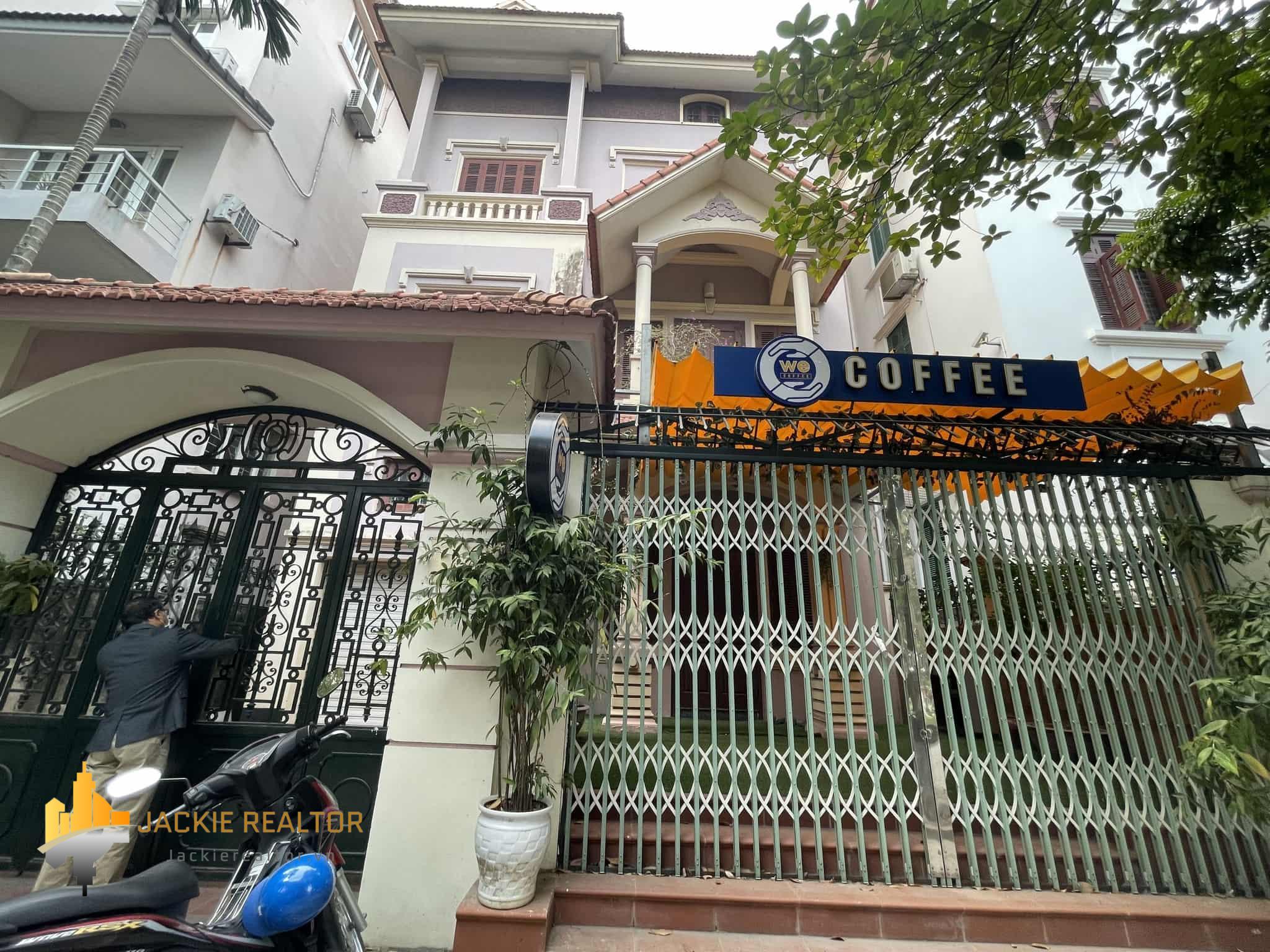 Nice 5-bedroom villa to rent in Tay Ho for unfurnished (1)
