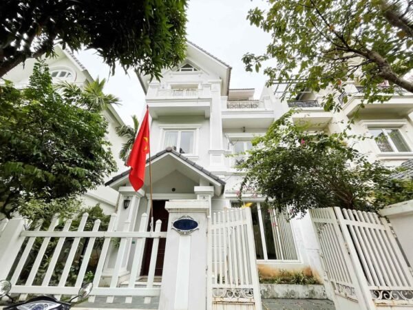Nice semi-detached villa for rent in Vinhomes Riverside Anh Dao (1)