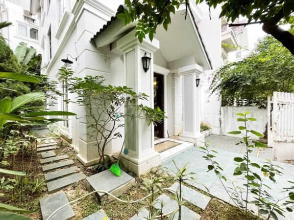 Nice semi-detached villa for rent in Vinhomes Riverside Anh Dao (2)
