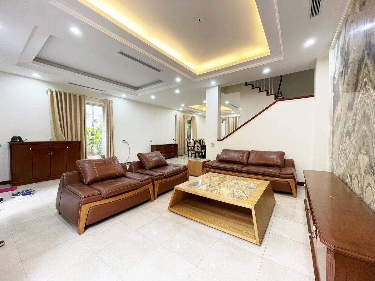 Nice semi-detached villa for rent in Vinhomes Riverside Anh Dao (4)