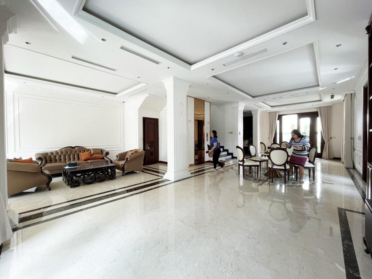 Unbelievable house for rent in Vinhomes Riverside Hanoi (4)