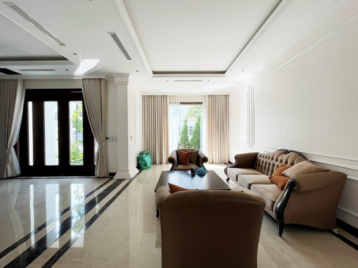 Unbelievable house for rent in Vinhomes Riverside Hanoi (6)