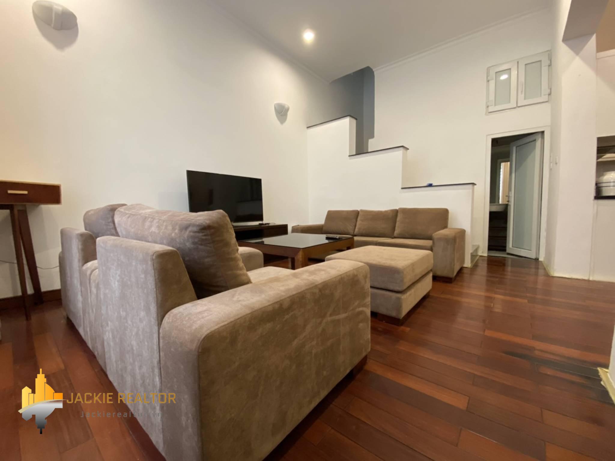 Beautiful 3-floor house in Xuan Dieu, Tay Ho for rent (1)