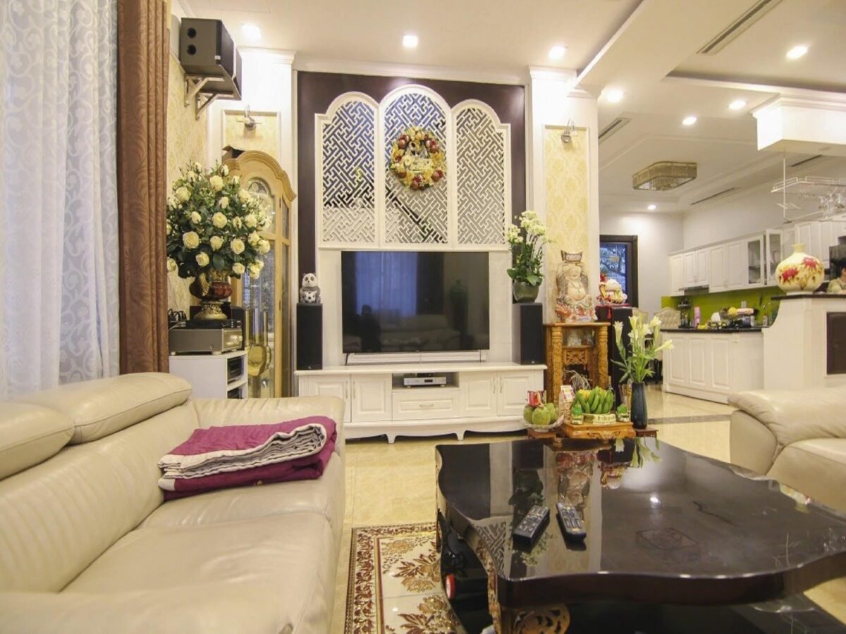 Charming semi-detached house in VINHOMES RIVERSIDE for rent (3)