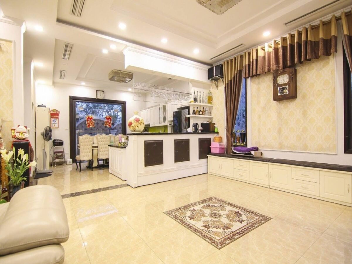 Charming semi-detached house in VINHOMES RIVERSIDE for rent (4)