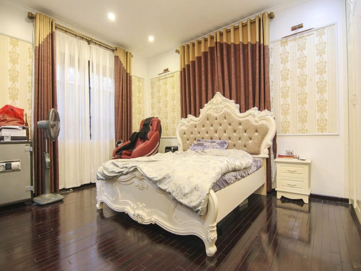 Charming semi-detached house in VINHOMES RIVERSIDE for rent (9)
