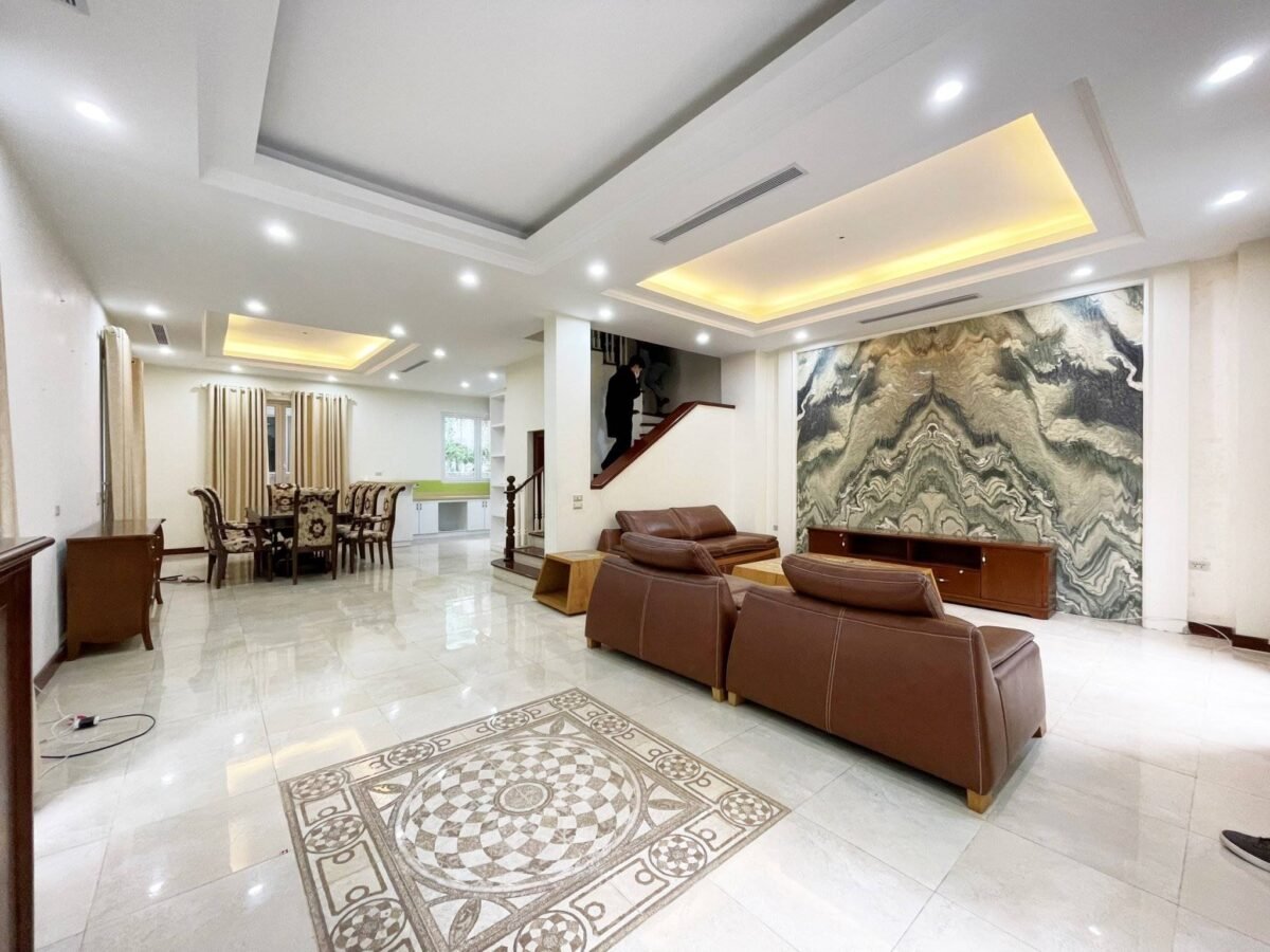 Cheap 3-bedroom villa in Vinhomes Riverside Anh Dao for rent (4)