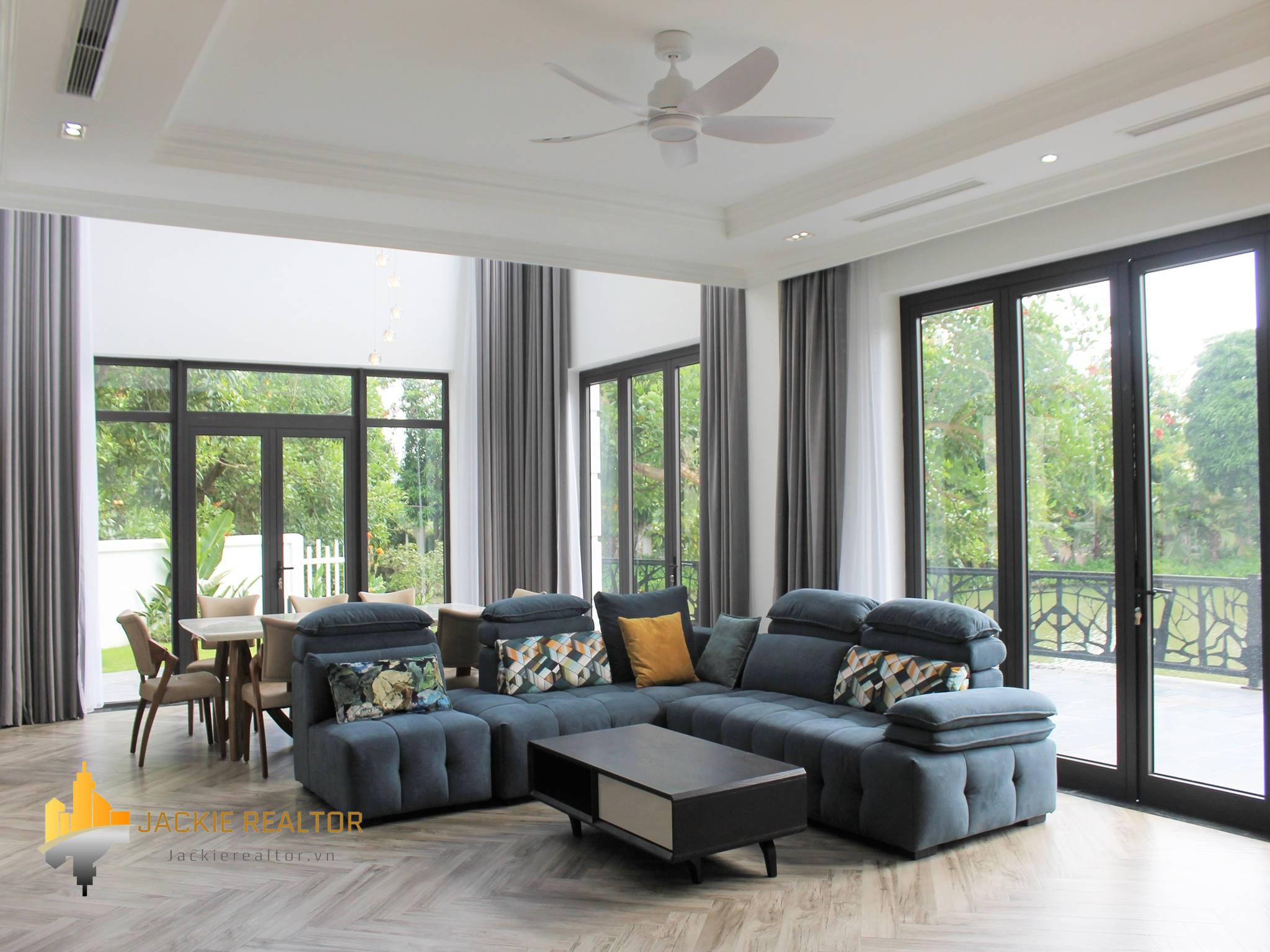 Newish detached villa for for rent in Vinhomes Riverside, Long Bien (1)