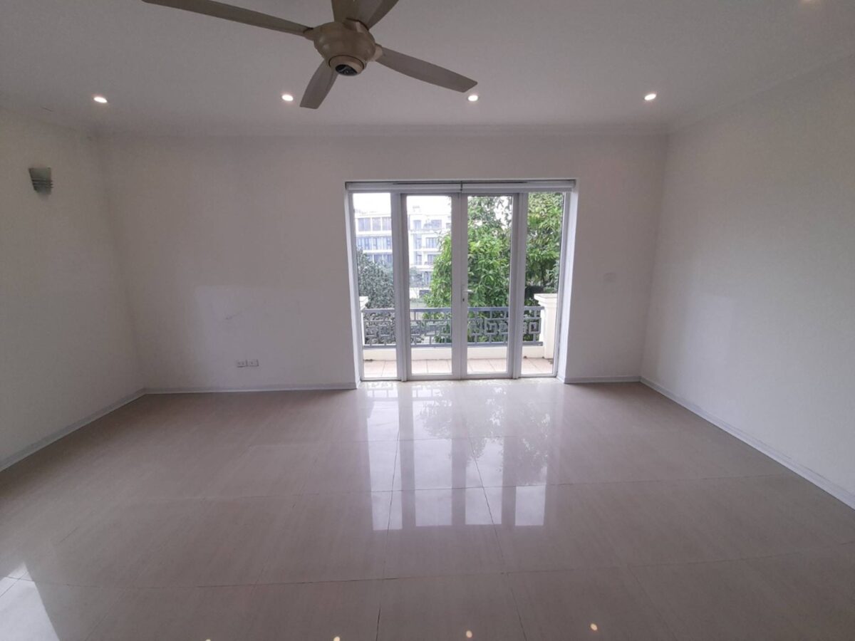 Big unfurnished 5-bedroom villa in Ciputra Hanoi for rent (20)