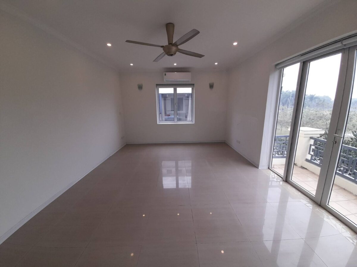 Big unfurnished 5-bedroom villa in Ciputra Hanoi for rent (25)