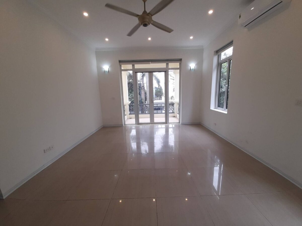 Big unfurnished 5-bedroom villa in Ciputra Hanoi for rent (26)