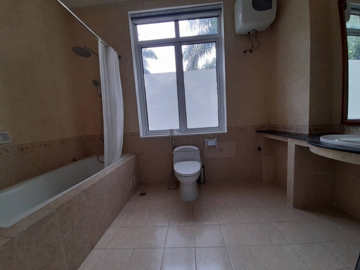 Big unfurnished 5-bedroom villa in Ciputra Hanoi for rent (27)