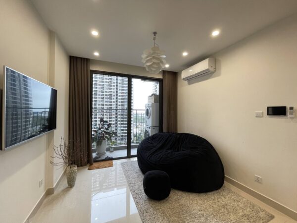 Comfortable 1-bedroom apartment in Vinhomes Smart City for rent (2)