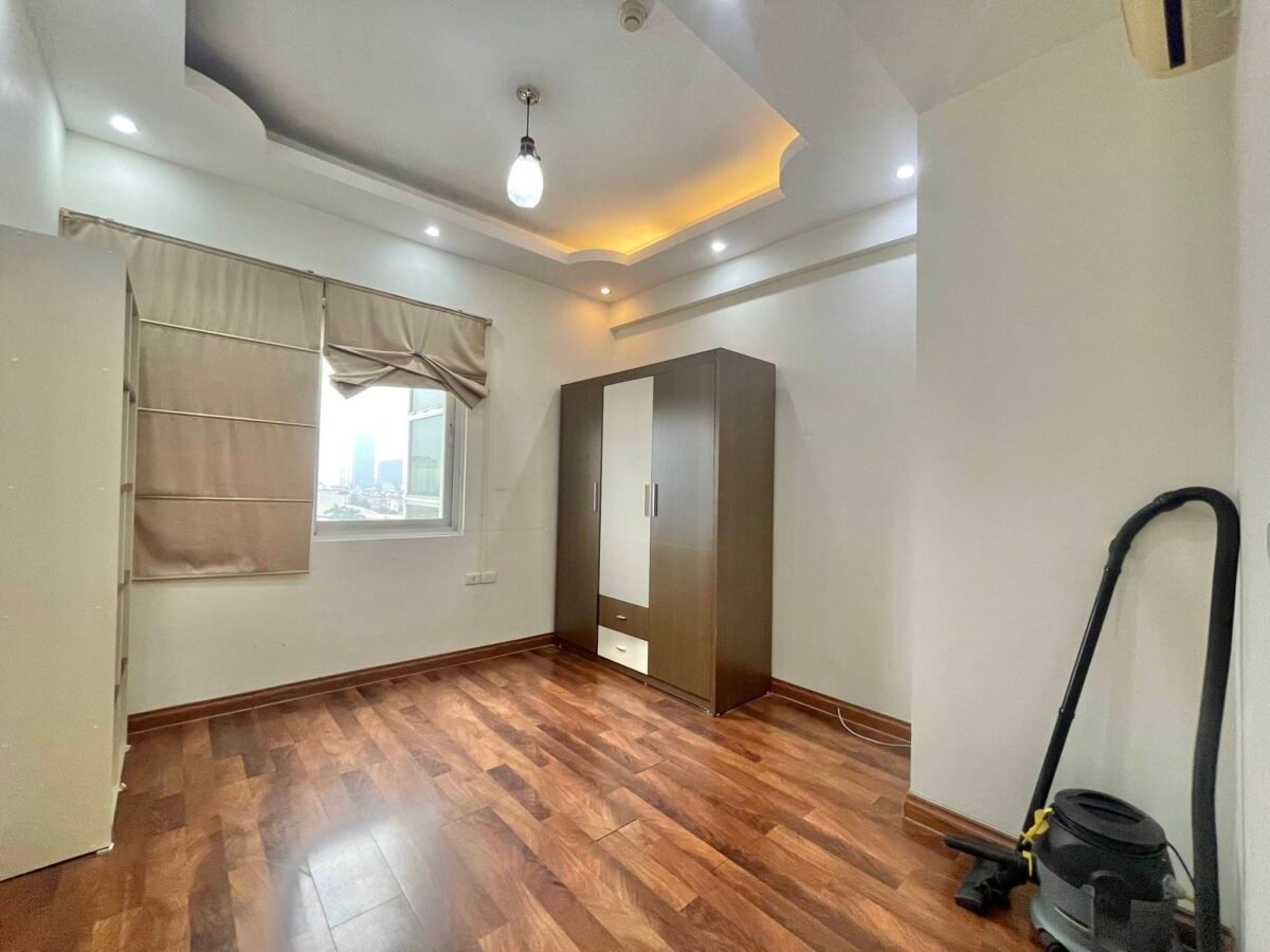 Lovely 3-bedroom apartment for rent in E4 Ciputra Tay Ho (12)