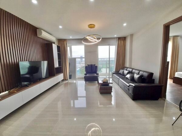 Modern 3-bedroom apartment in L4 Ciputra for rent (1)