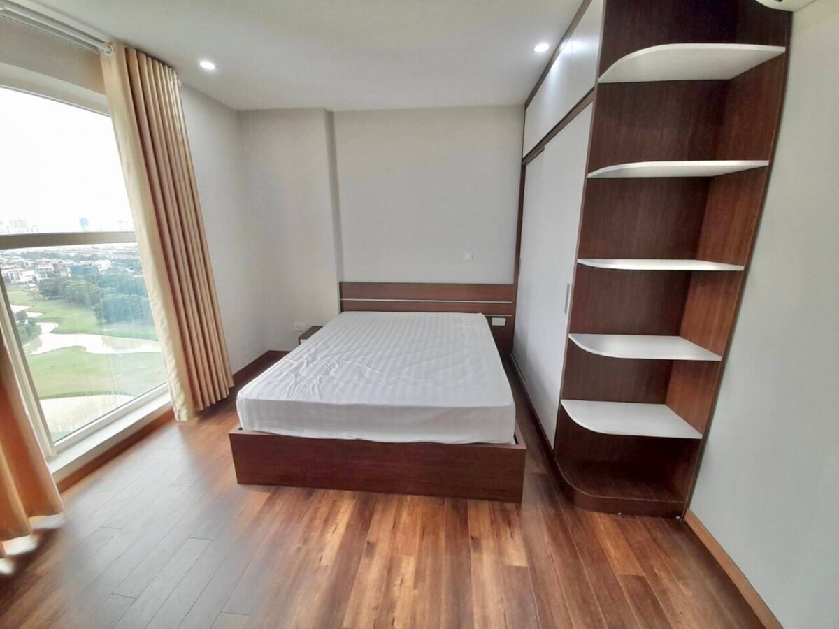 Modern 3-bedroom apartment in L4 Ciputra for rent (11)